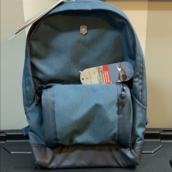 victorinox travel backpack